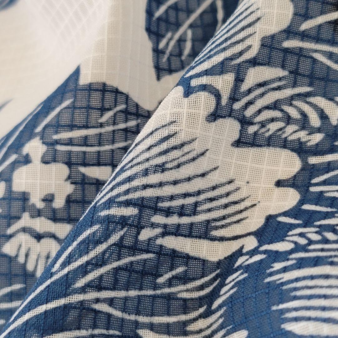 新品　竺仙　綿紅梅　風を吹かれる牡丹　白地にブルー