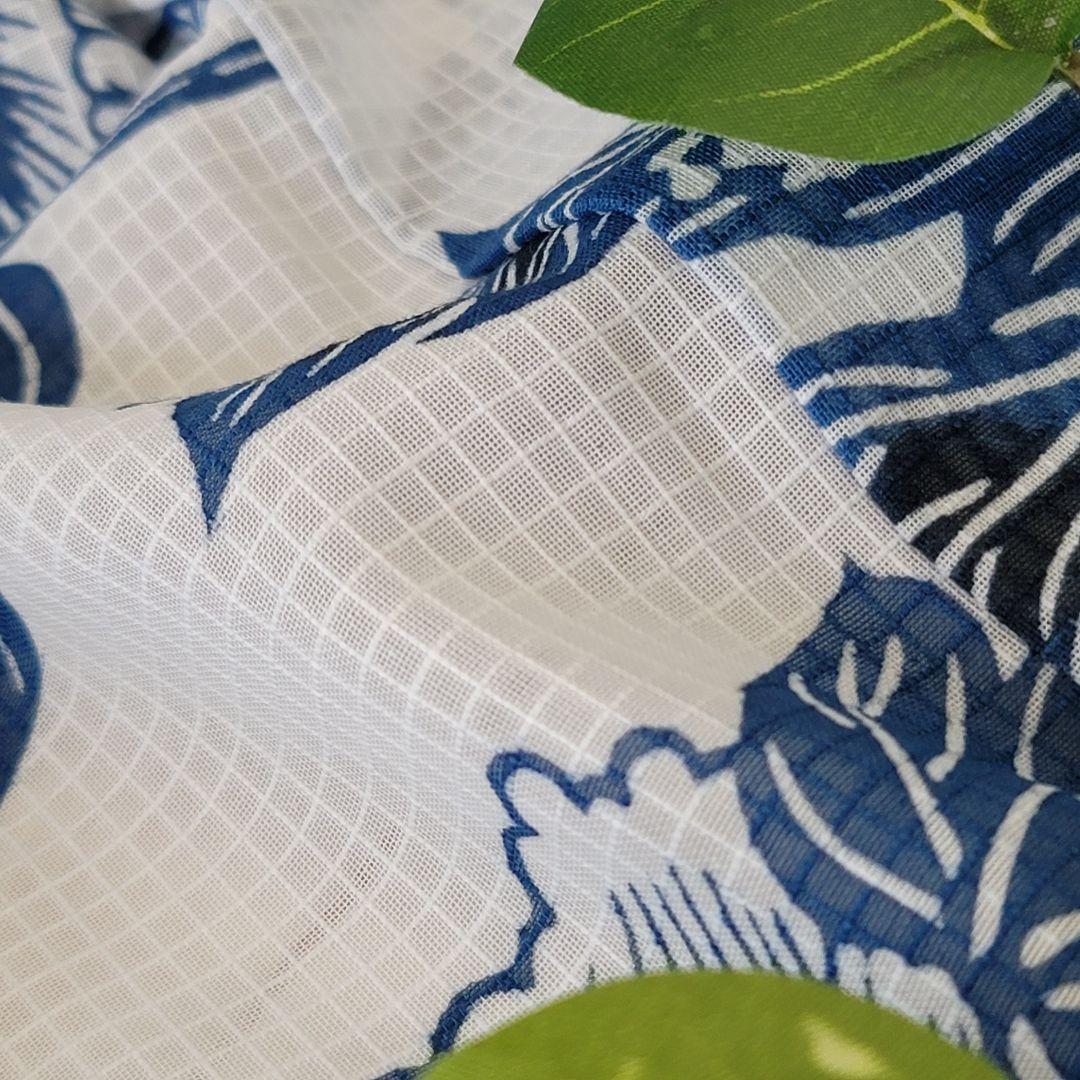 新品　竺仙　綿紅梅　風を吹かれる牡丹　白地にブルー