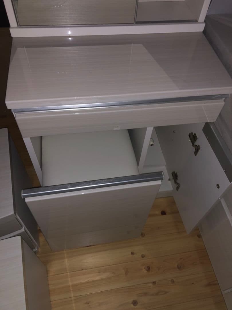 新品未使用ドレッサー！キャビネット付