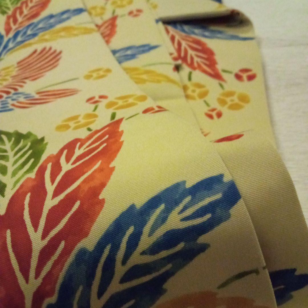 4666未使用に近い美品　ベージュ地と紺の配色が洒落　琉球紅型　正絹袋なごや帯