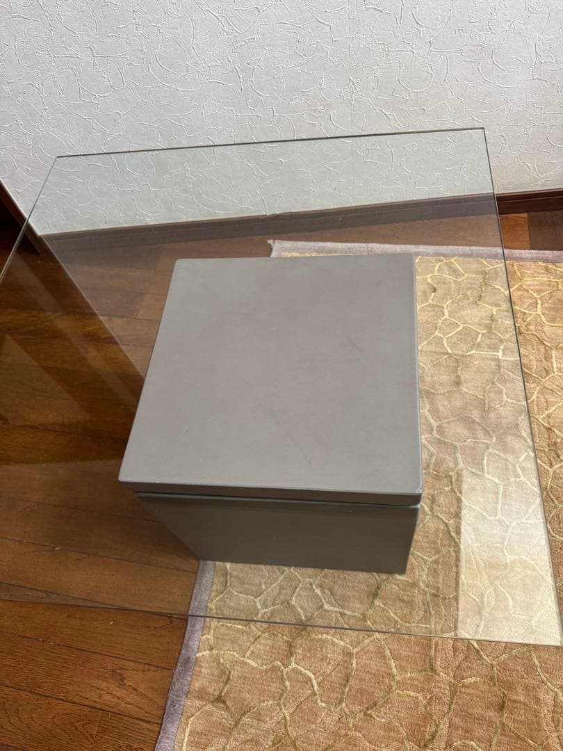 送料込み　moda en casa フライングテーブル ガラス コンクリート