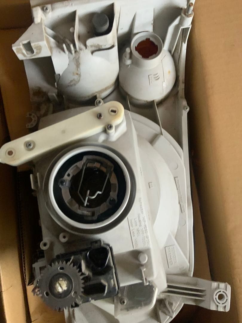 13枚目傷　8枚目ペンキ　ダイナ デュトロ 純正 ヘッドライトユニット 左