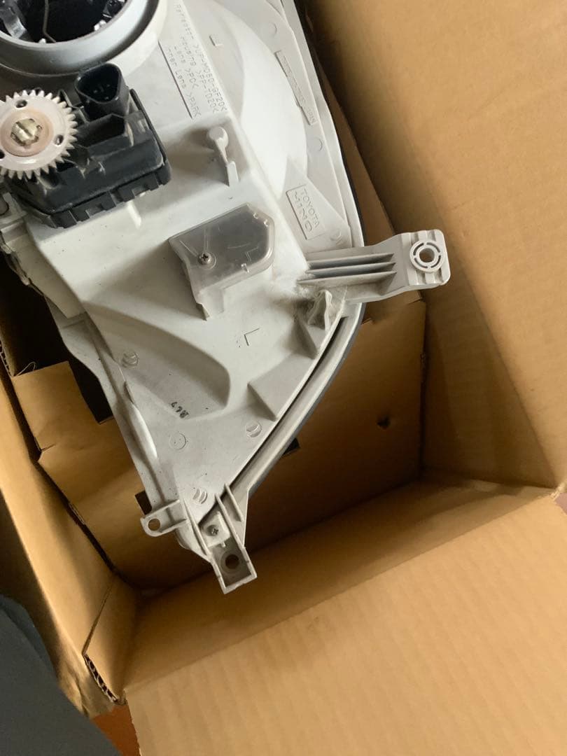 13枚目傷　8枚目ペンキ　ダイナ デュトロ 純正 ヘッドライトユニット 左