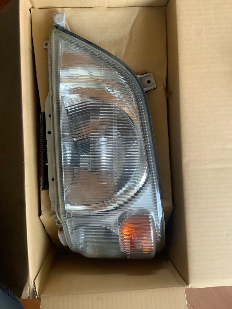 13枚目傷　8枚目ペンキ　ダイナ デュトロ 純正 ヘッドライトユニット 左