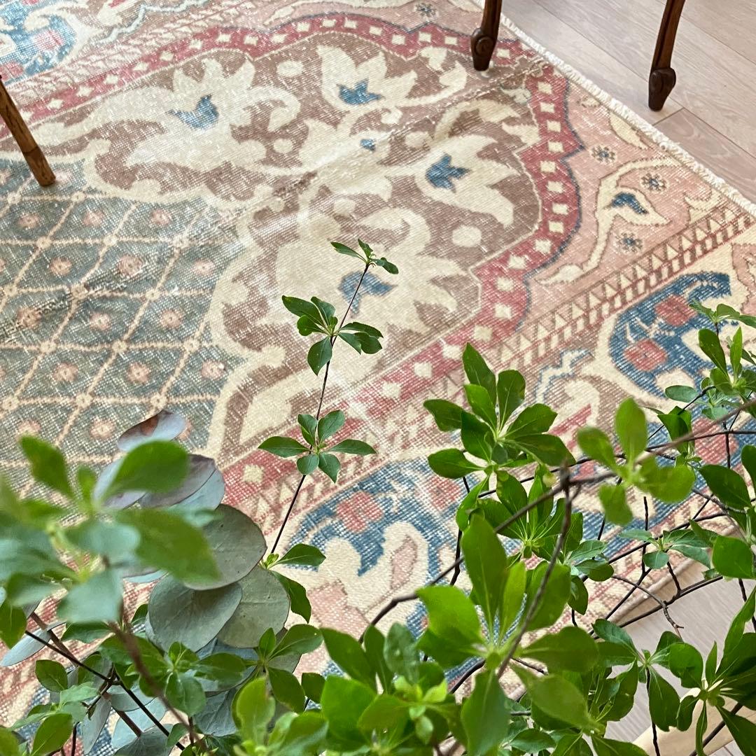 貴重129×180くすみピンク　ペパーミント　カフェラテ　トルコヴィンテージラグ