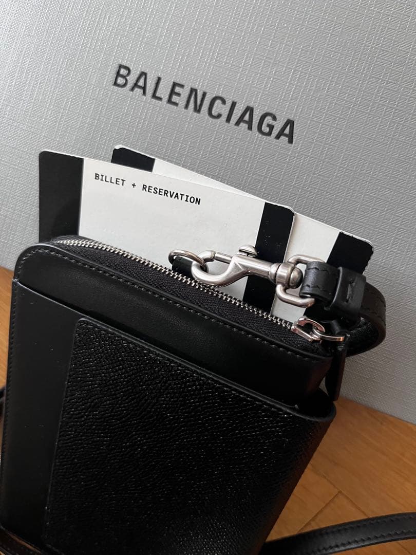 小物 BALENCIAGA PASSPORT PHONE HOLDER