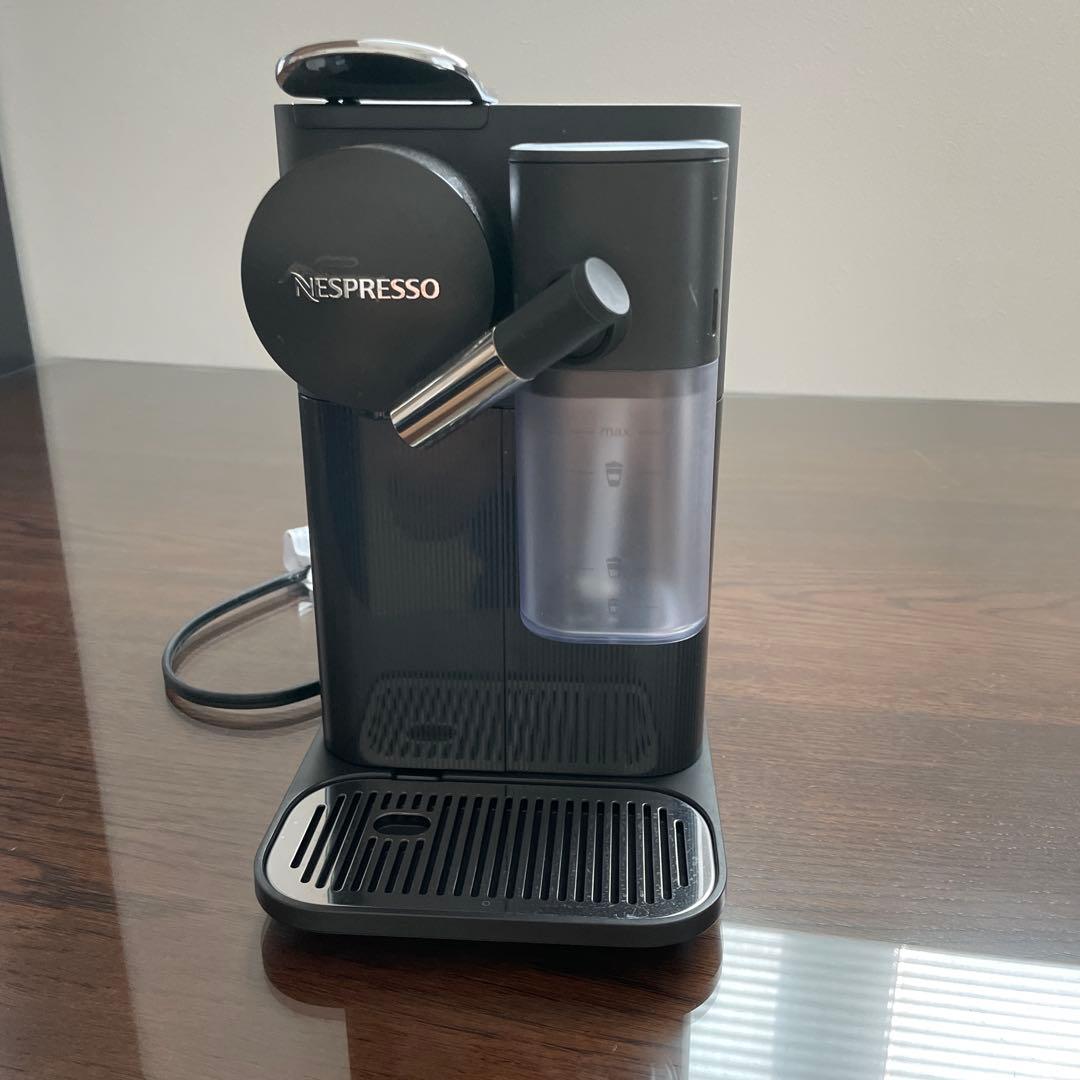 美品　Nespresso ラティシマ.ワンプラス F121-BK-W カプセル付