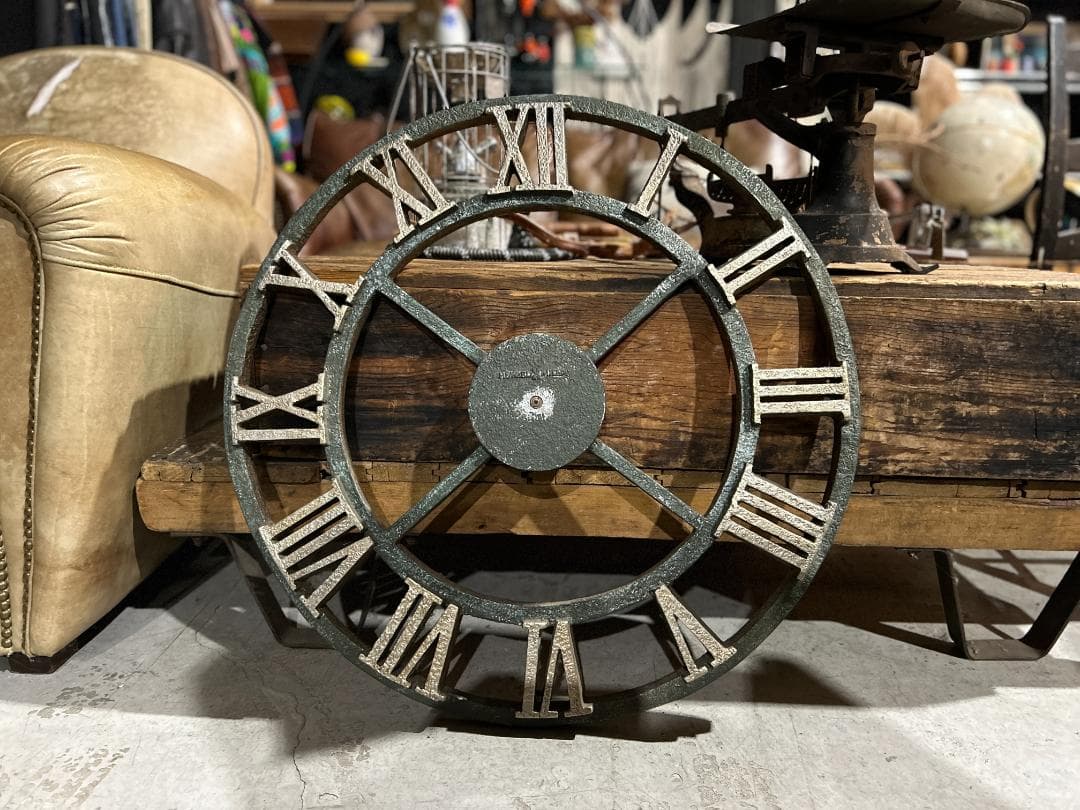 ⚪︎ハワードミラー⚪︎ 掛け時計 アンティーク調 金属製 クラシックインテリア