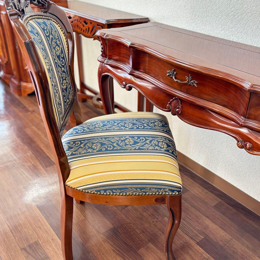 イタリア製　クラシックな木製　ダイニングチェア