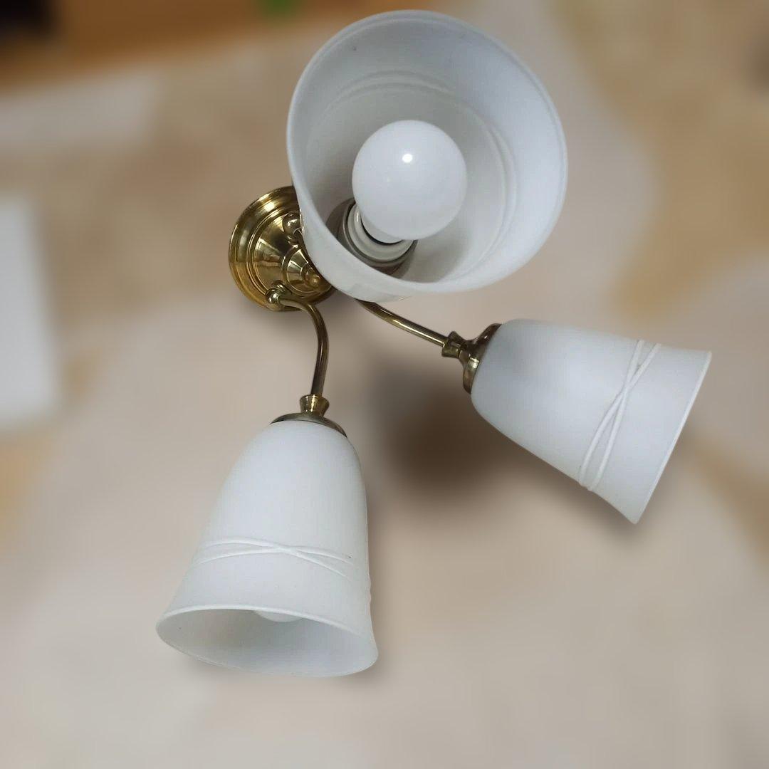 レトロレア物コイズミクラシックデザイン シャンデリア 3灯　LEDランプ付きです