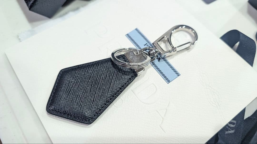 PRADA キーリング サフィアーノ 三角ロゴ 正規品 2024年12月購入