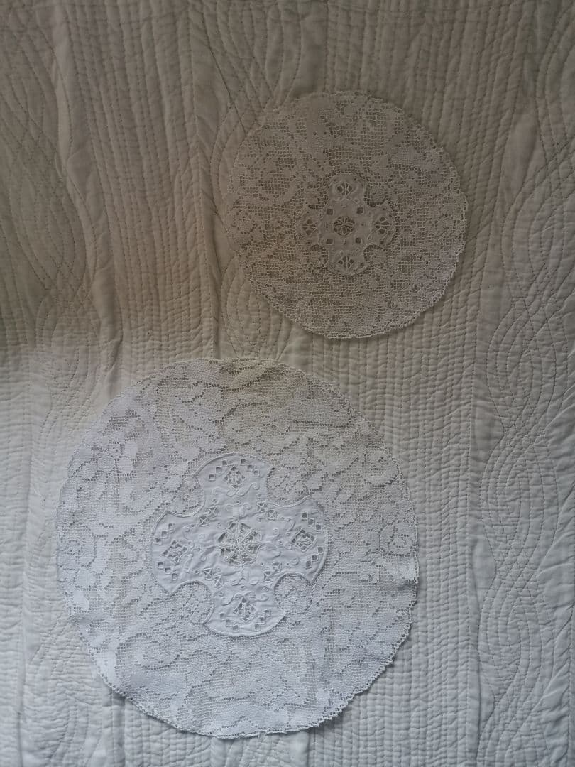 アンティーク 女神と犬のフィレレース レティセラプント刺繍リネンドイリーセット