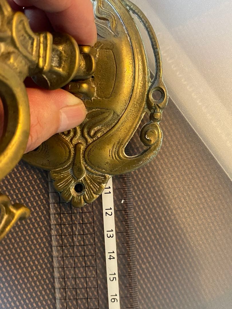 イギリスアンティーク真鍮製装飾キャンドルホルダー