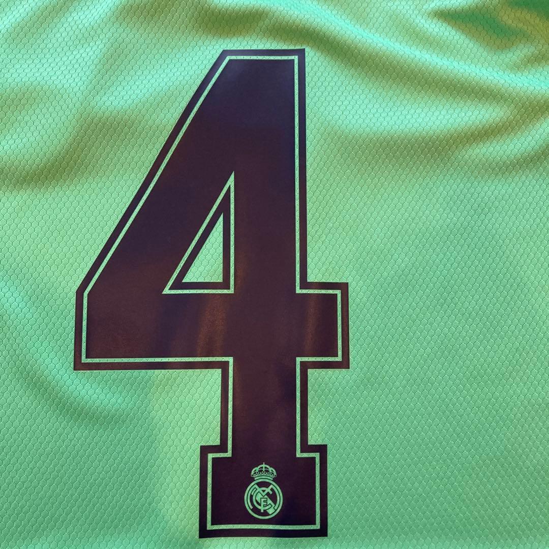 セルヒオラモスネーム入り　19/20 レアル・マドリードサードユニフォーム