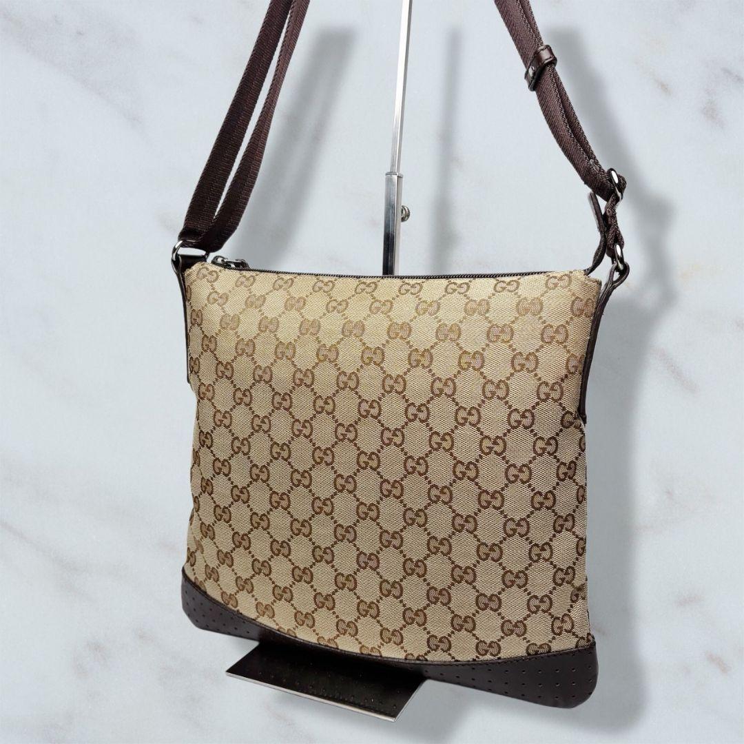 041 美品 GUCCI ショルダーバッグ GGキャンバス 斜めがけ b5