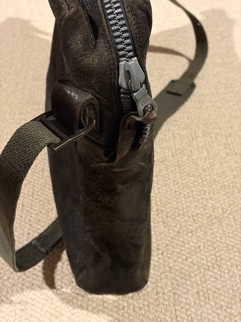 DELLE COSE ショルダーバッグ　イタリア製GUIDIレザー