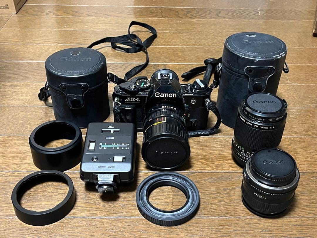 Ｃａｎｏｎ　ＡＥ－１　一眼レフカメラ　セット　ブラック　ストロボ・レンズ付き