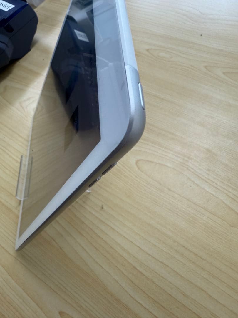 iPad 第8世代　32GB SIMフリー画面　バッテリー新品