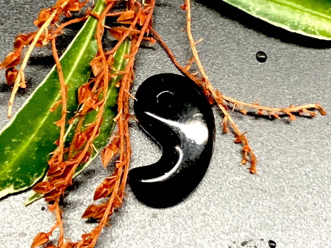 ✳黒平鉱山*モリオン水晶勾玉*希少高額になっています‼️ 本物保証品　業者様も‼️