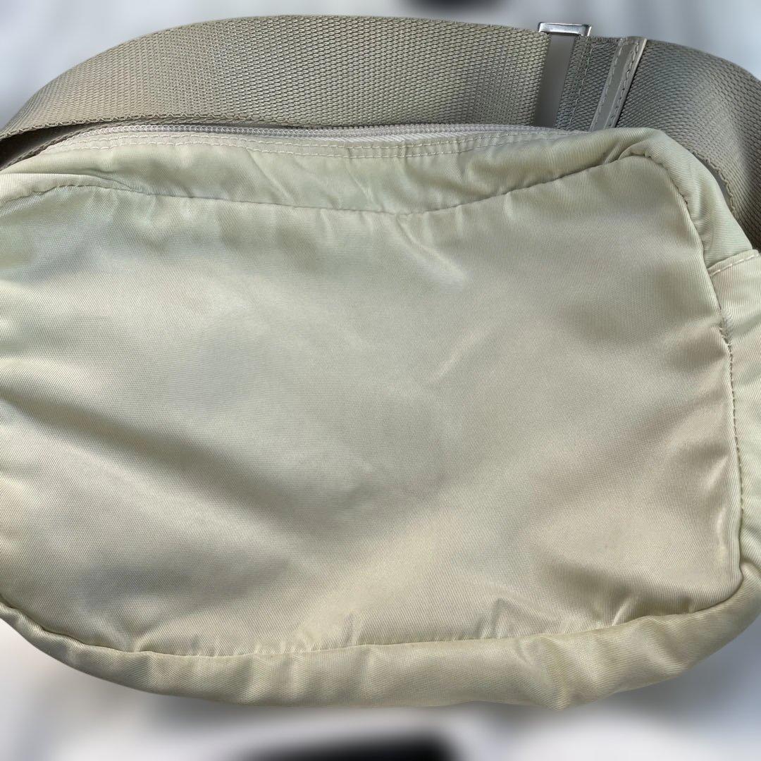 PRADA アイボリー ショルダーバッグ