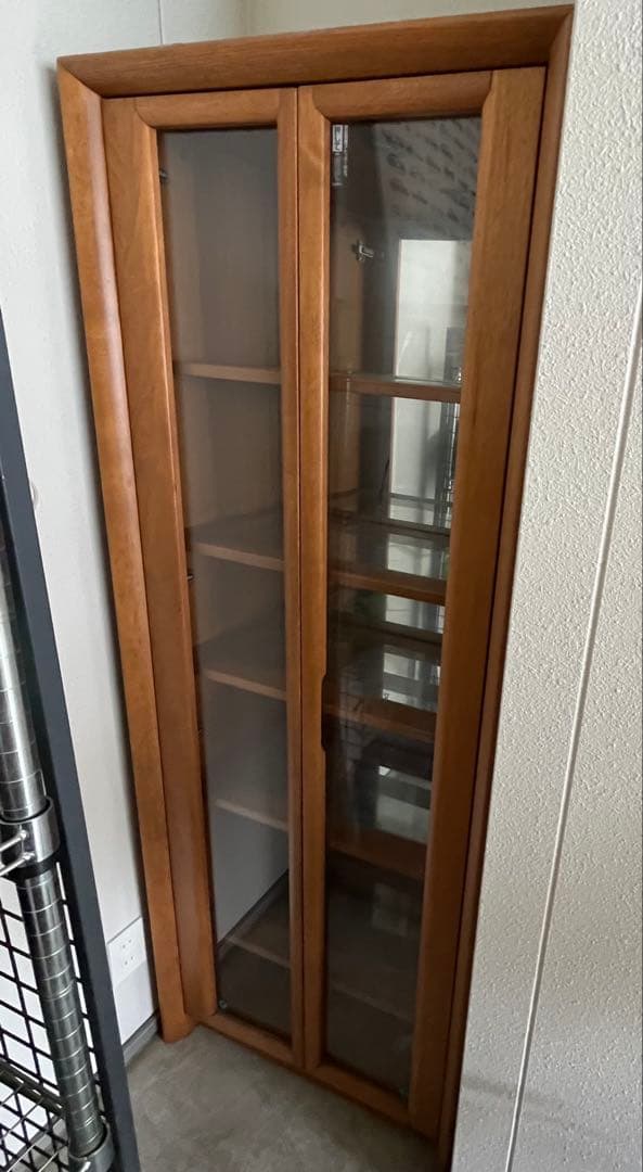 【新春特価】木製ガラス扉キャビネット 5段　(棚板もガラスで、めちゃ綺麗です)
