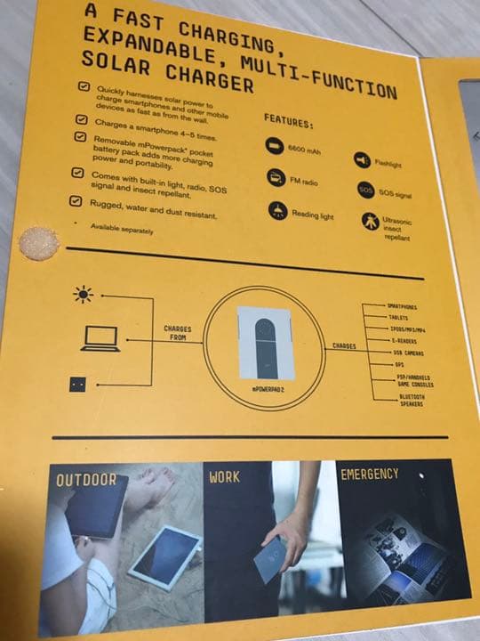 アウトドア ソーラーチャージャー