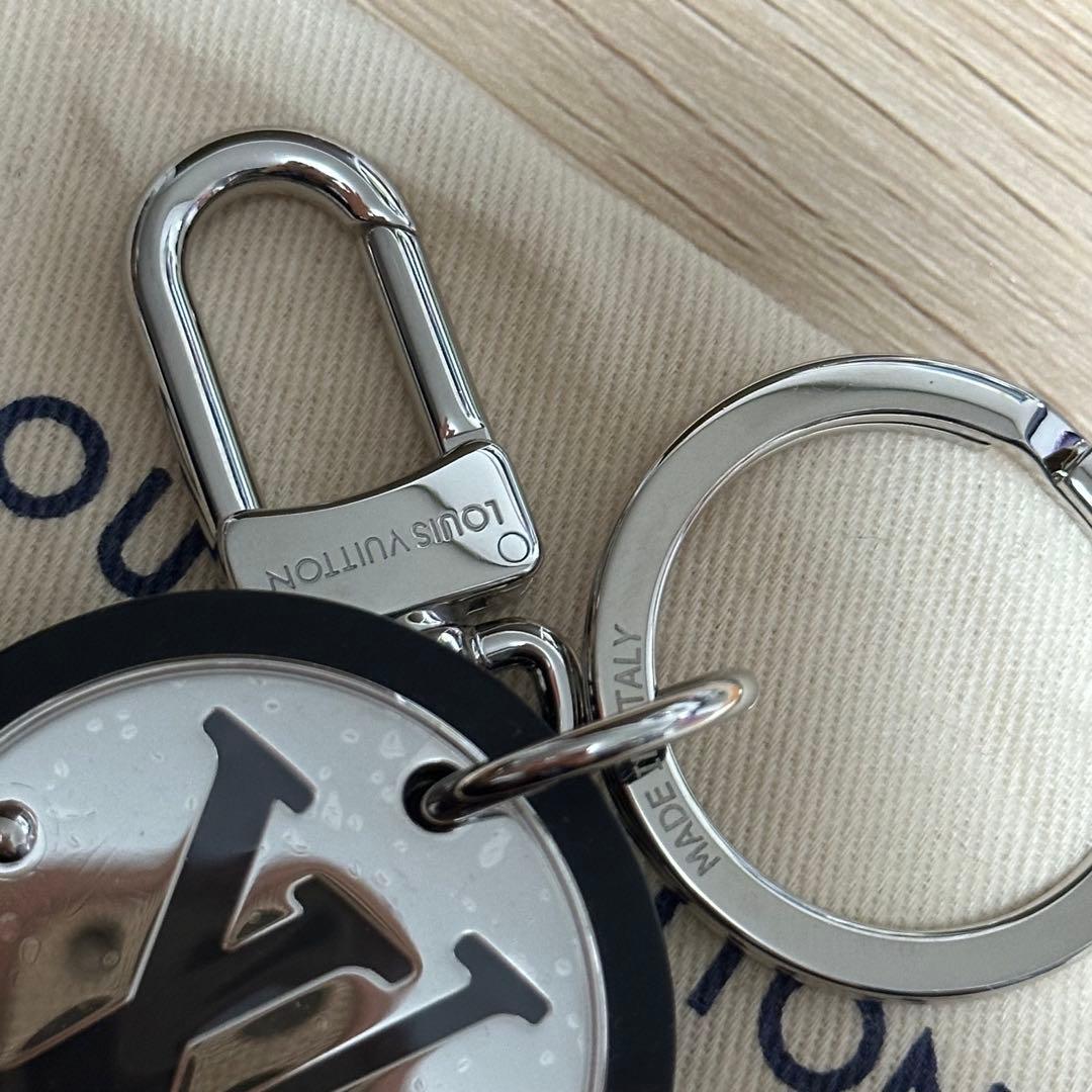 Louis Vuitton ブラックメタルキーホルダー