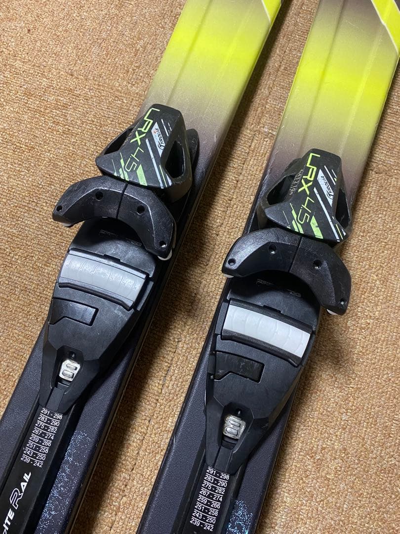 キッズ ★Hart スキー板137cm、ビンディング、ストックの3点セット