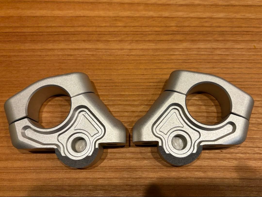 アールズギア　ハンドルバーライザー　ネジ４本付