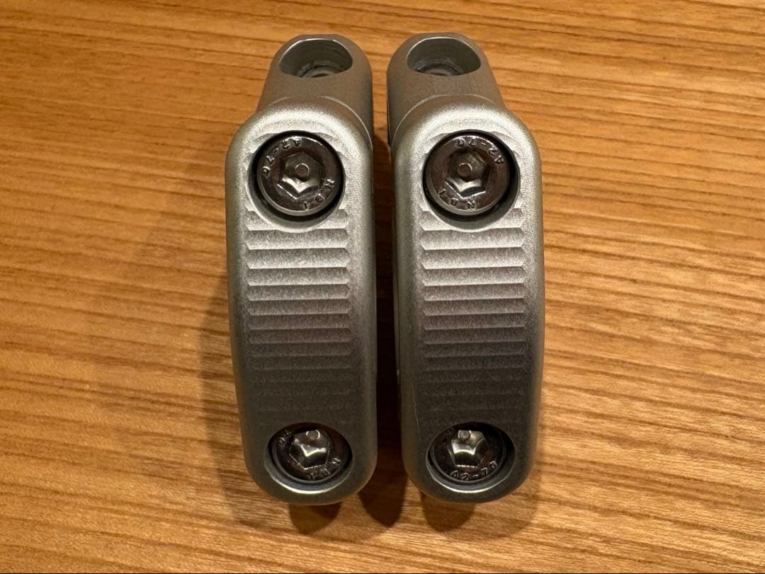 アールズギア　ハンドルバーライザー　ネジ４本付