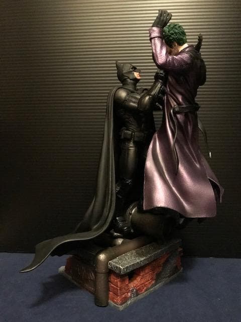 『バットマン：アーカム・ビギンズ』バットマン vs ジョーカー スタチュー