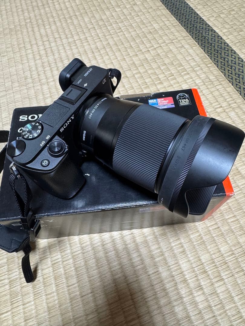 SONY α6400 ミラーレス一眼 + レンス sigma 16mm f1.4