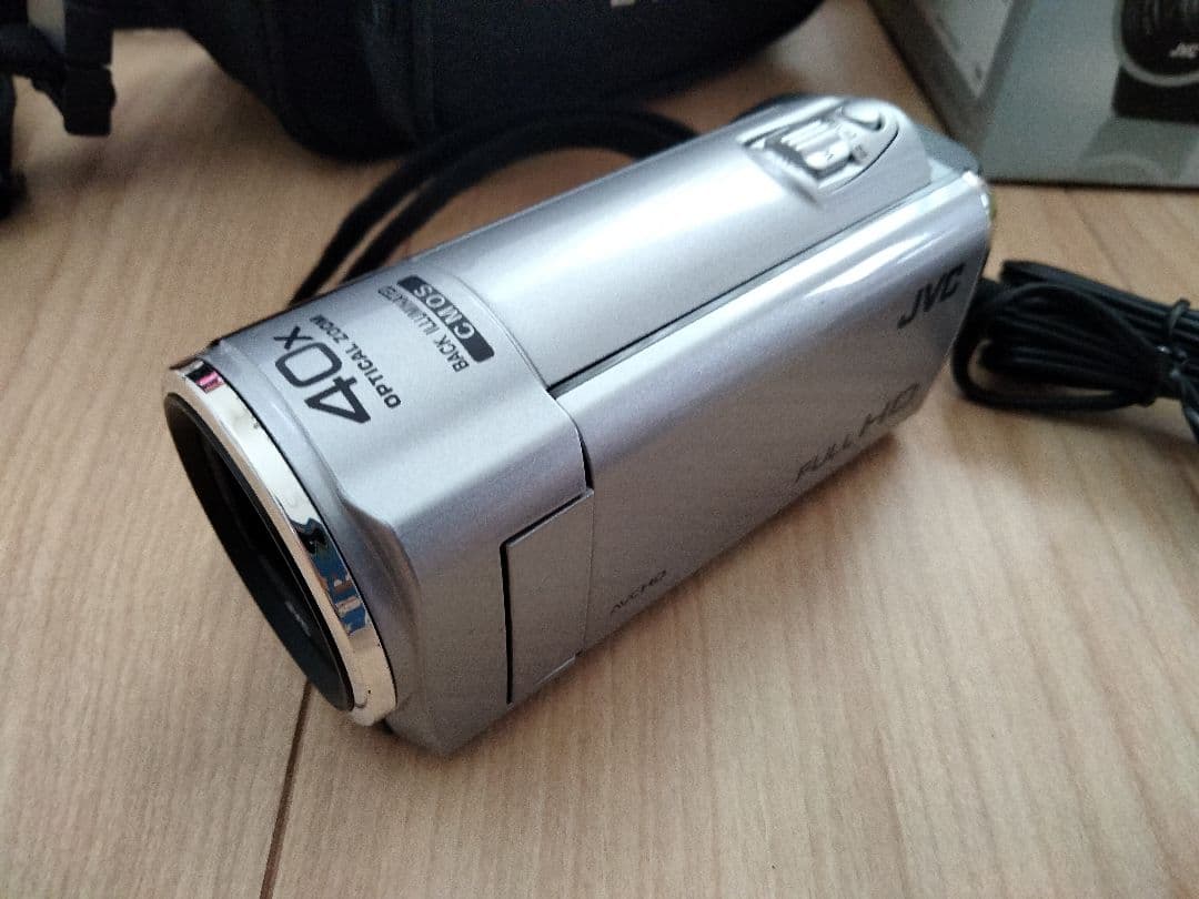 ●JVC ハイビジョンメモリームービー 携帯ケース付き
