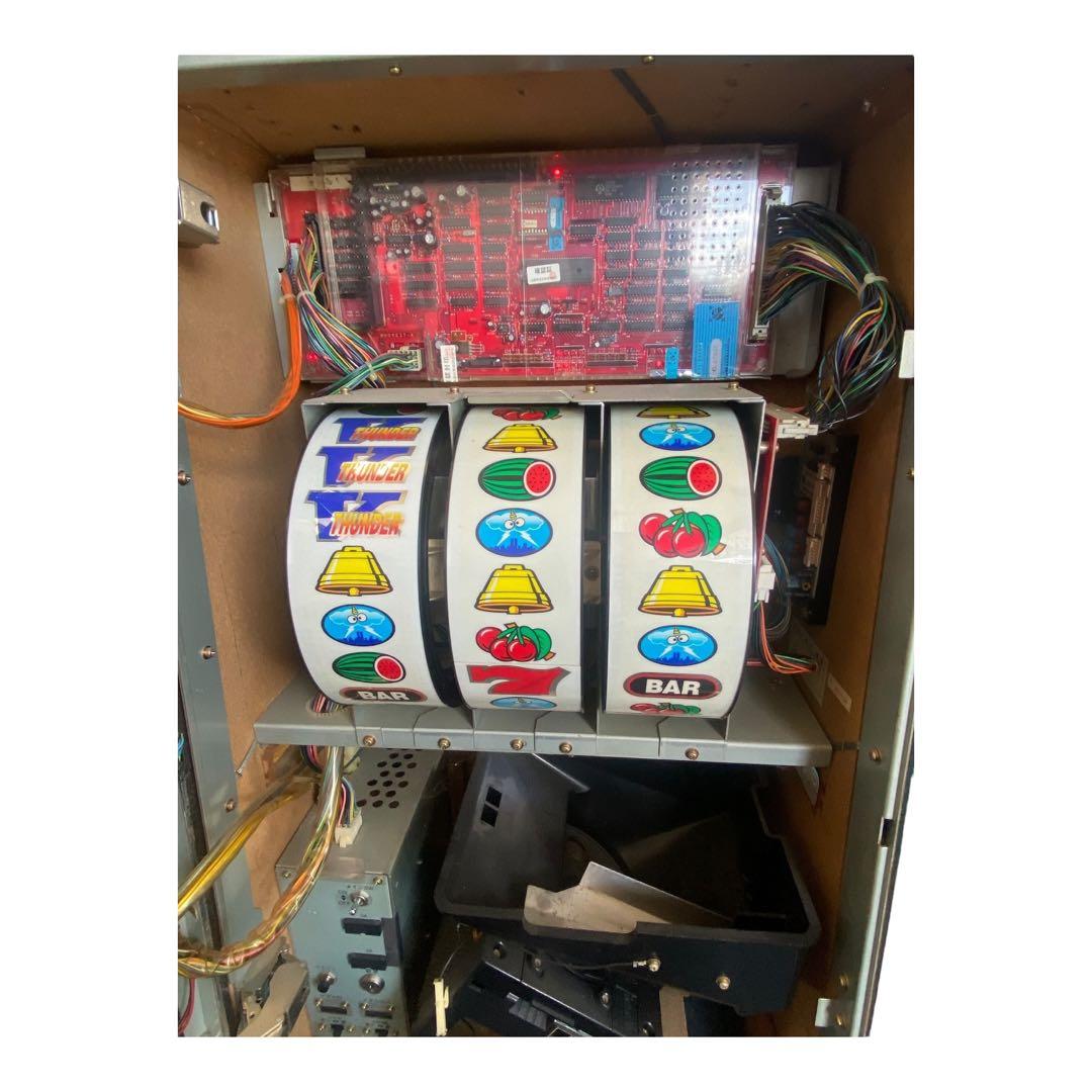 ⭐️パチスロ実機　サンダーV 不要機 ドア 設定キーあり 家庭用電源