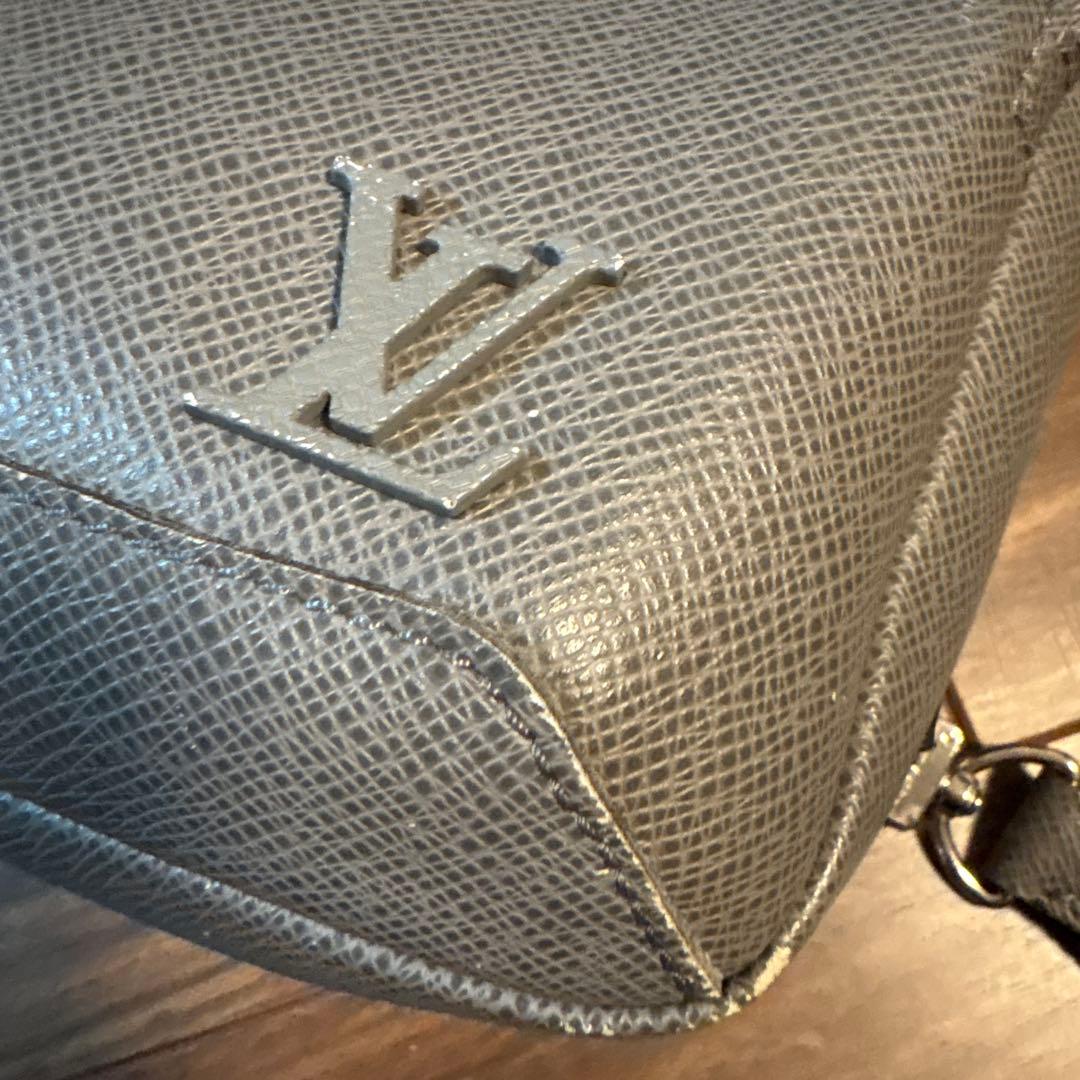 Louis Vuitton グレー ショルダーバッグ