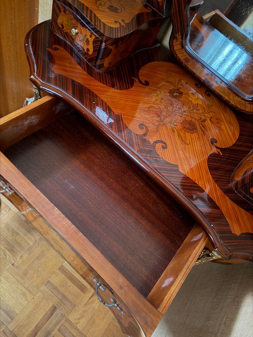 ビクトリアンスタイル ドレッシングテーブルドレッサー