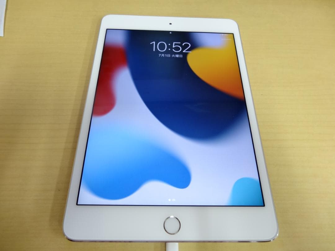 Apple iPadmini4 MK9P2J/A Wi-Fiモデル　②