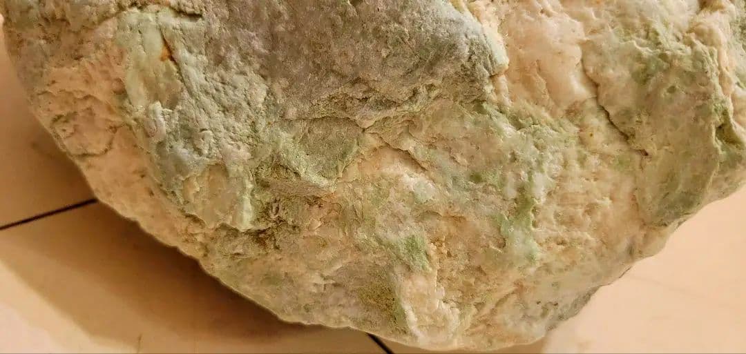 ！財宝！巨大アレキサンドライト？！内部水晶クラスターあり原石！宝石級！！　糸魚川