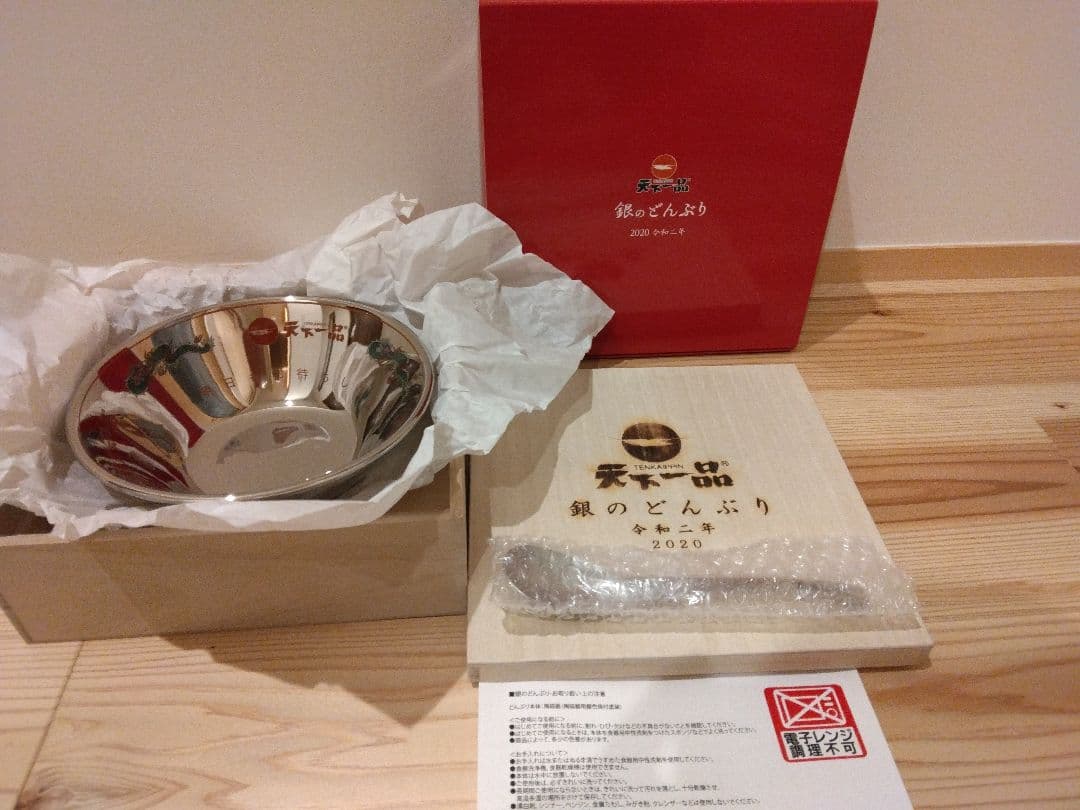 【未使用品】天下一品　金のどんぶり銀のどんぶりレンゲセット　その他グッズ約12点