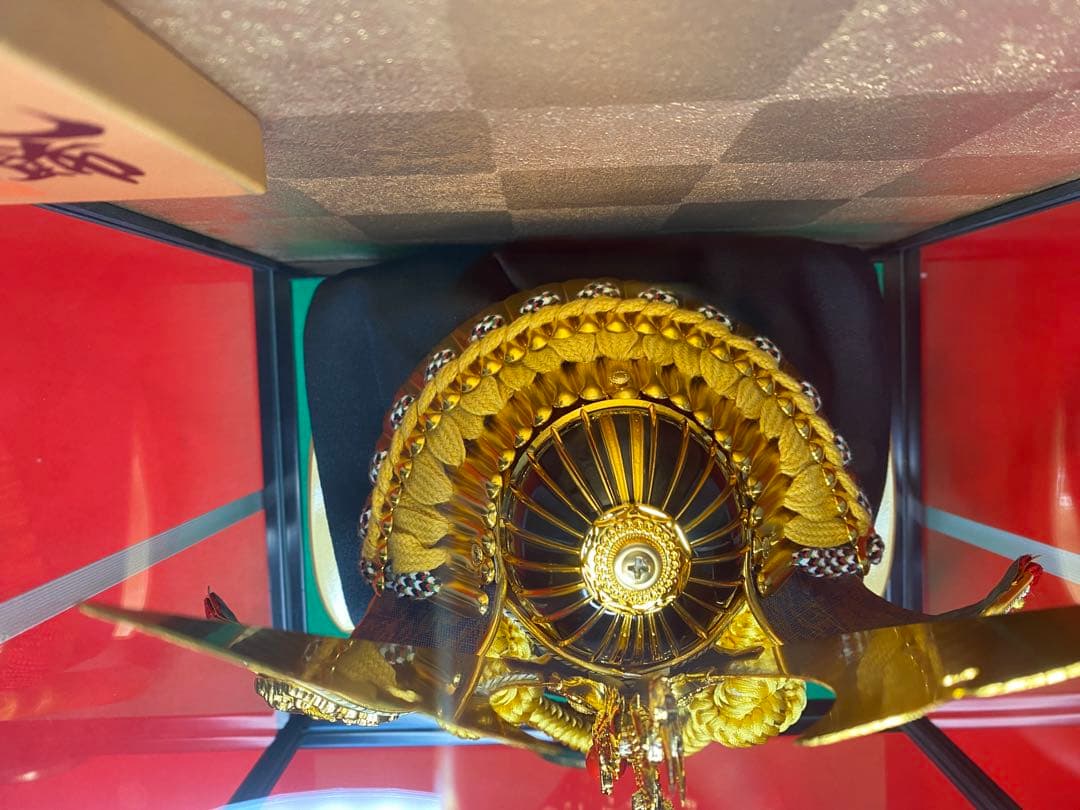 東京久月　五月人形　家紋付き兜飾り　ガラスケース入・コンパクトサイズ