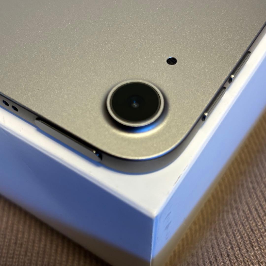iPad Air (M3) 13インチ　Wi-Fi版　スペースグレイ　128GB