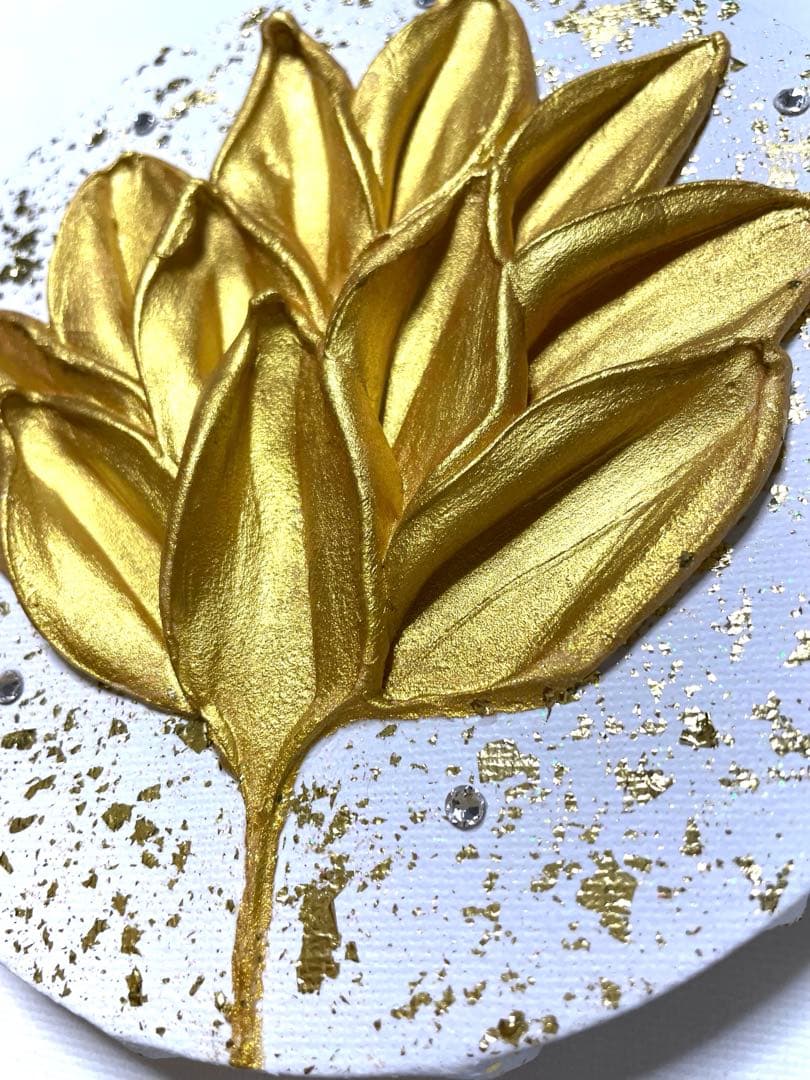 開運絵画　蓮の花　黄金の蓮の花　神の化身　蝶々　白龍様からのメッセージ絵画