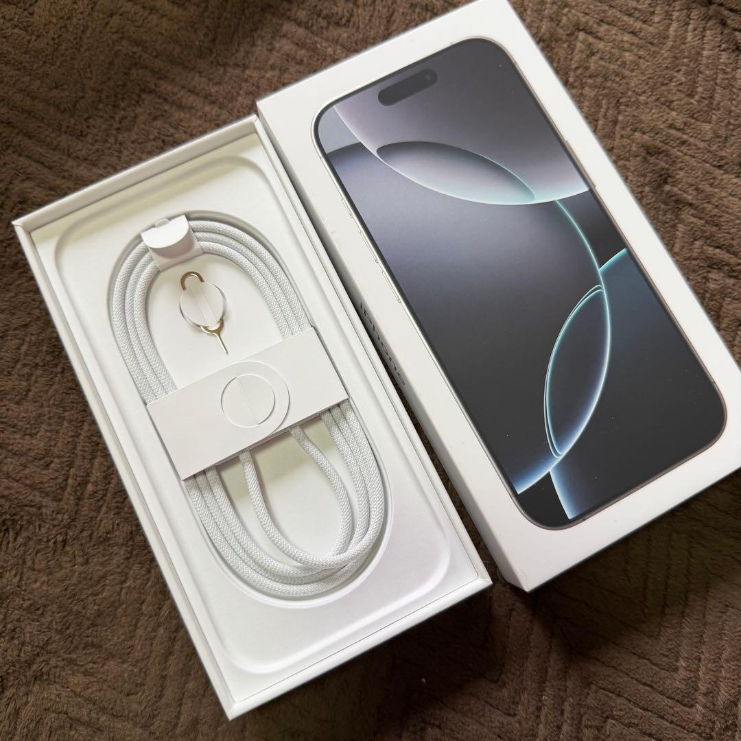 【美品】iPhone 16 Pro 128GB ホワイトチタニウム SIMフリー