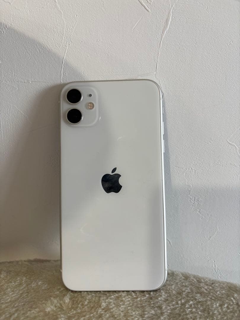 Apple iPhone 11ホワイト 本体 お値引きはお気持ち程度
