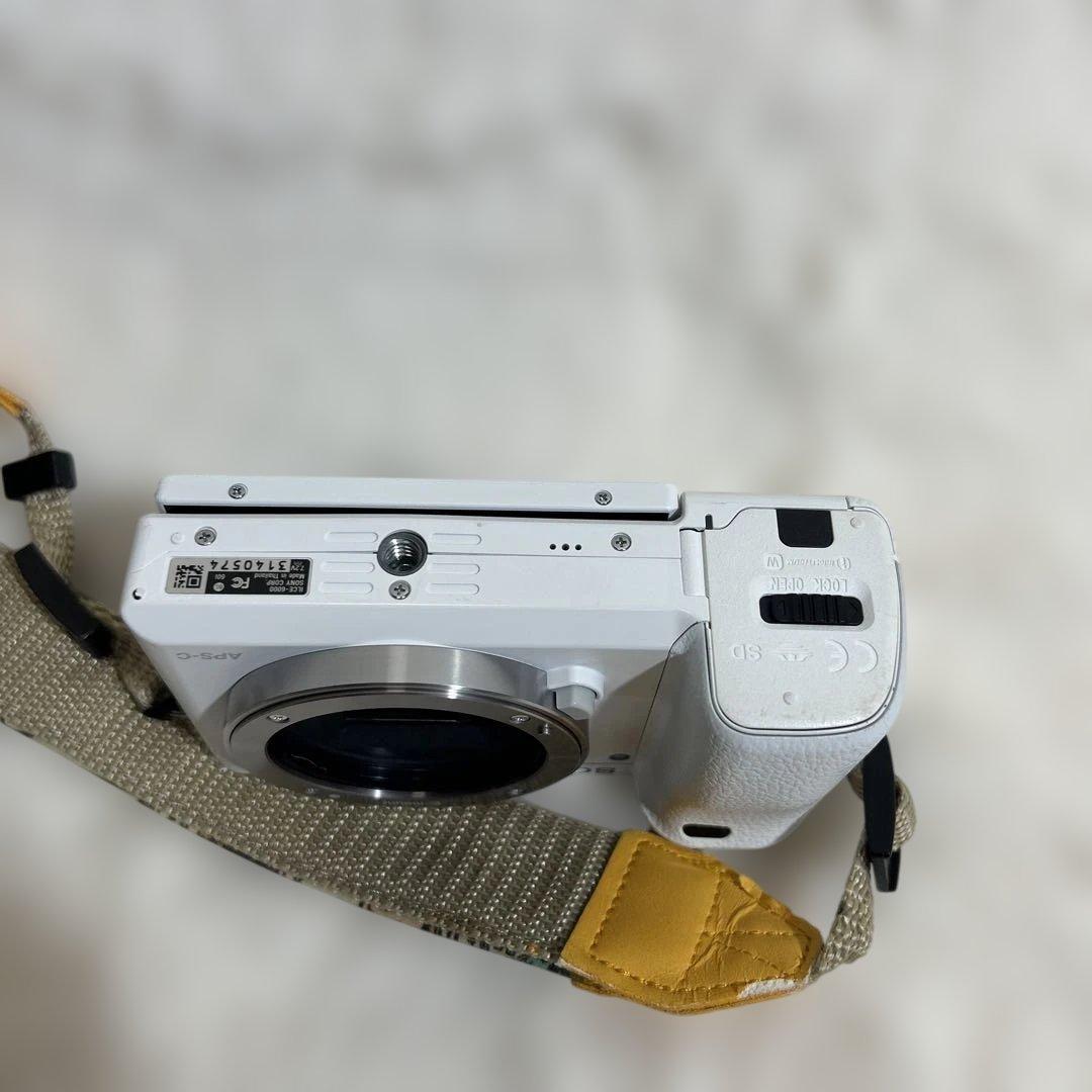 【美品】SONY α6000 ボディILCE-6000 ホワイト