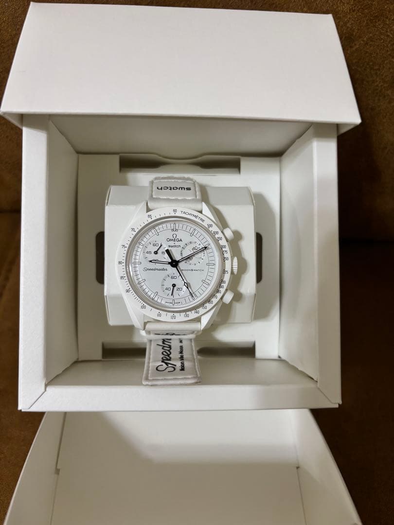 オメガ　スウォッチ　スヌーピー コラボ　ホワイト