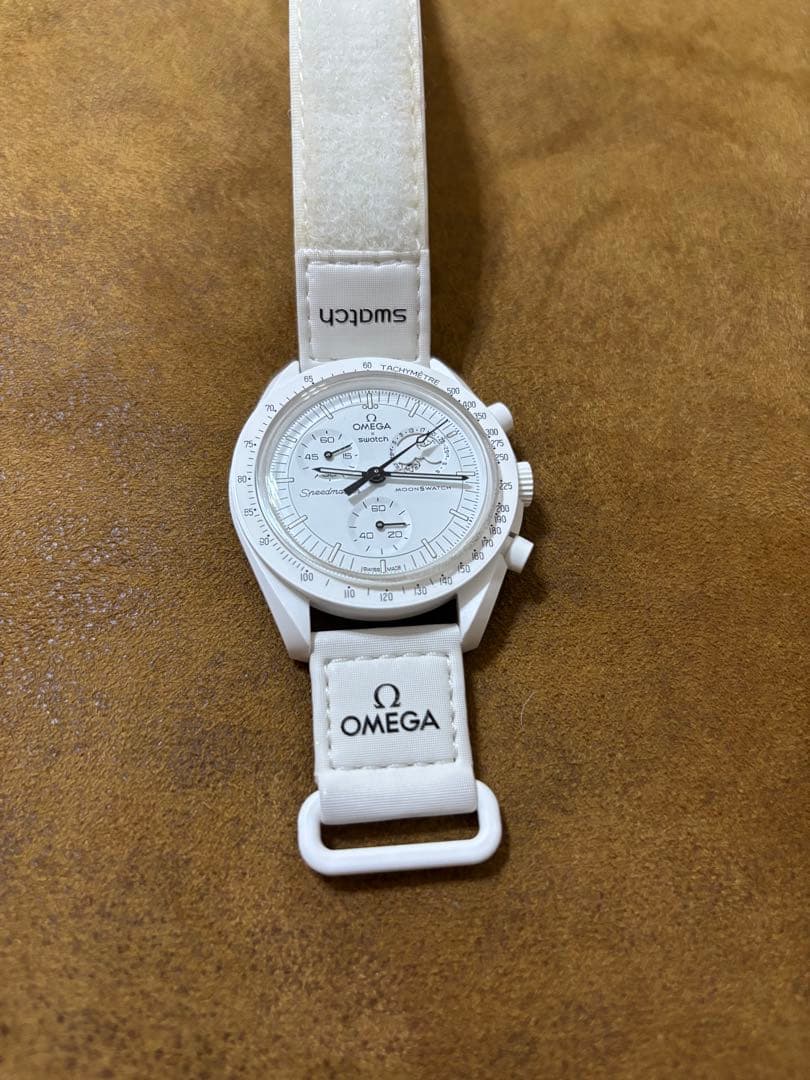 オメガ　スウォッチ　スヌーピー コラボ　ホワイト