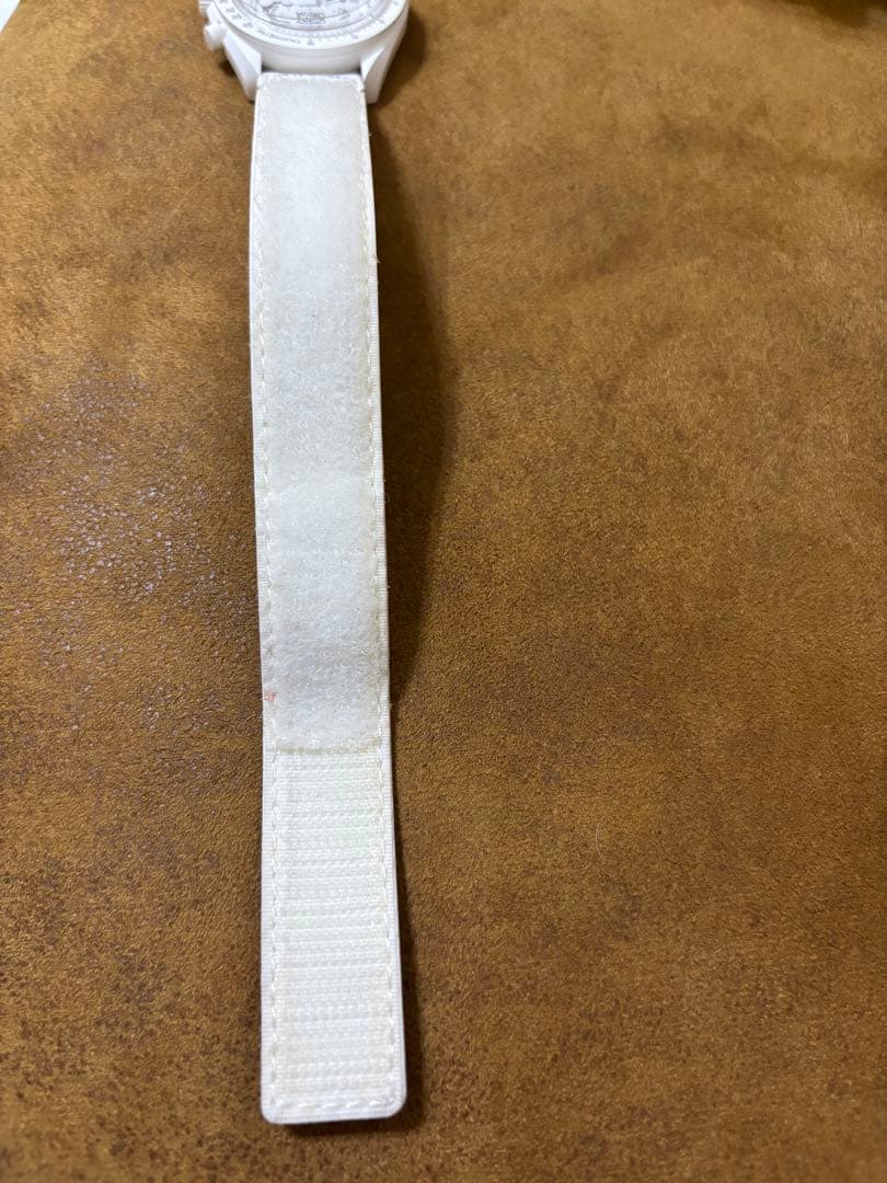 オメガ　スウォッチ　スヌーピー コラボ　ホワイト