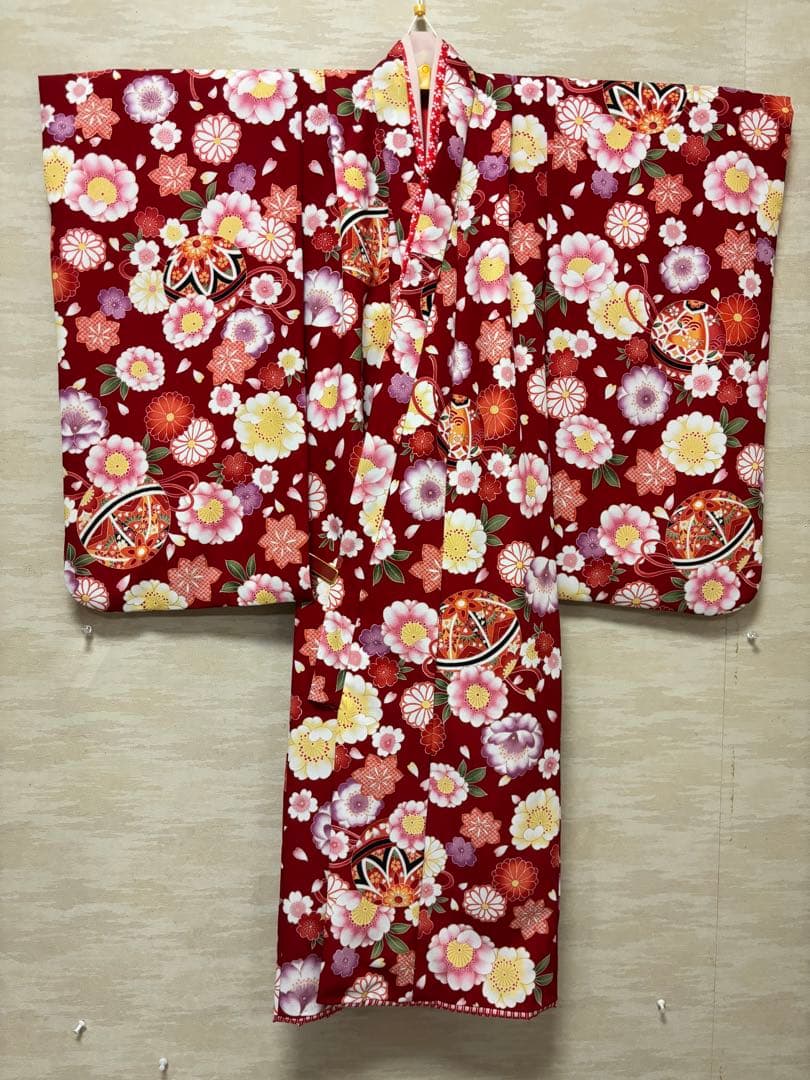 七五三　女の子着物　2点セット　華やか赤縮緬風　手鞠　八重桜　日本製