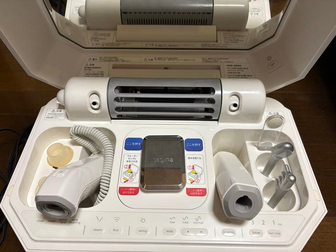 サキナ　ルルシェ　LEDライト付き 美顔器 スチーム機能付き